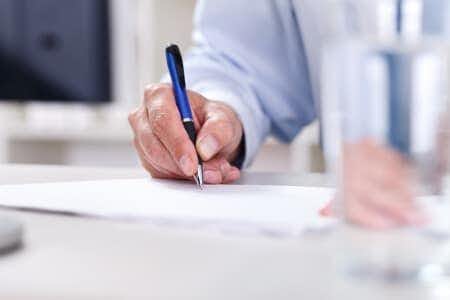 Handwriting Expert Analyzes Whether Signature on Revised Will Was Forged