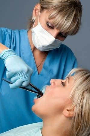 Dental Expert Advises on Failure to Provide Antibiotics Post-Surgery